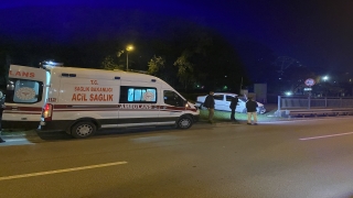 Bursa’da refüje çarpan sürücü yaralandı