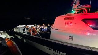 Çanakkale açıklarında 57 düzensiz göçmen yakalandı
