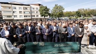 Esenler Belediye Başkanı Göksu’nun ablası son yolculuğuna uğurlandı
