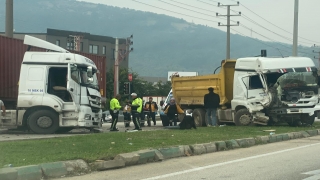 Kestel’de tır kamyona çarptı, iki sürücü yaralandı