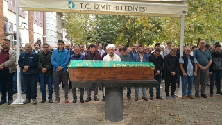 Kocaeli’de otomobilin altında kalan çocuğun cenazesi defnedildi