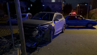 Kocaeli’de telefon direğine çarpan cipin sürücüsü yaralandı