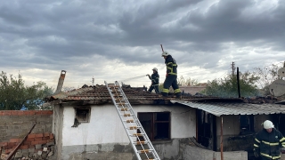 Edirne’de evinde yangın çıkan yaşlı kadını komşuları kurtardı