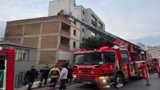 Beyoğlu’nda metruk binada çıkan yangın söndürüldü