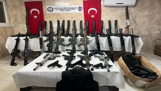 Kocaeli’de durdurulan araçta 45 av tüfeği ele geçirildi