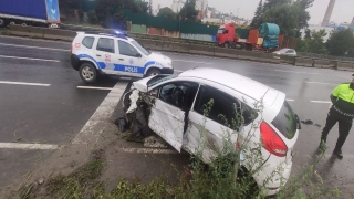 Kocaeli’de duvara çarpan otomobilin sürücüsü yaralandı