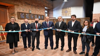 Yıldız Holding’in ”Konuşan Yazılar” sergisi Bursalılarla buluştu