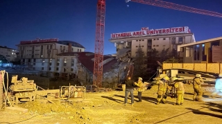 Küçükçekmece’de konut şantiyesinde istinat duvarı çöktü