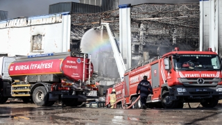 GÜNCELLEME Bursa’da tekstil fabrikasında çıkan yangın kısmen kontrol altına alındı