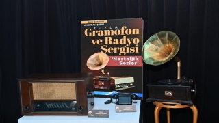 Tuzla Belediyesi tarafından gramofon ve radyo sergisi açıldı