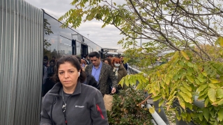 Arızalanan metrobüsün yolcuları 15 Temmuz Şehitler Köprüsü durağına yürüdü