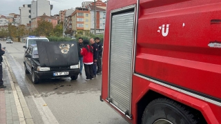 Kocaeli’de seyir halindeki otomobilde çıkan yangın söndürüldü