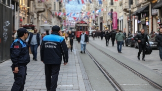 İstiklal Caddesi’ndeki esnafa ”genel emir” ile ilgili bilgilendirme yapıldı