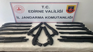 Edirne’de bir kargo şubesinde 16 pompalı tüfek ele geçirildi