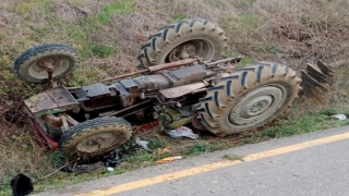 Sakarya’da devrilen traktörün altında kalan sürücü öldü