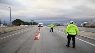 Trakya’da trafik ekipleri ticari araçlarda ”zorunlu kış lastiği” denetimi yaptı 