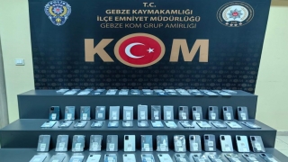 Kocaeli’de 84 gümrük kaçağı cep telefonu ele geçirildi