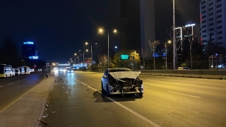 Ataşehir’de iki otomobilin karıştığı trafik kazasında maddi hasar oluştu