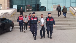 Düzensiz göçmenleri ”Atina” diyerek Meriç Nehri kıyısına bırakan 2 insan kaçakçısı tutuklandı