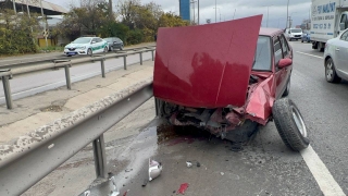 Kocaeli’de bariyere çarpan otomobilin sürücüsü yaralandı