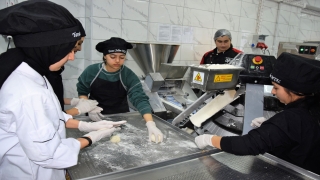 Bilecik’te meslek lisesi öğrencileri günde 10 bin ekmek üretiyor