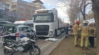 Sancaktepe’de tırın altında kalan kadın öldü, eşi yaralandı