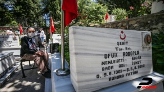 Bursa'da şehit yakınları bayramın ilk gününde evlatlarının kabrine koştu