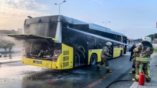 Sarıyer’de İETT otobüsünün motor kısmında çıkan yangın söndürüldü